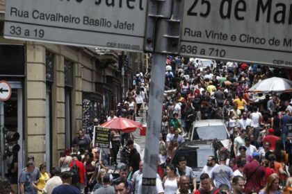 Governo adia por 3 meses portaria sobre trabalho aos feriados