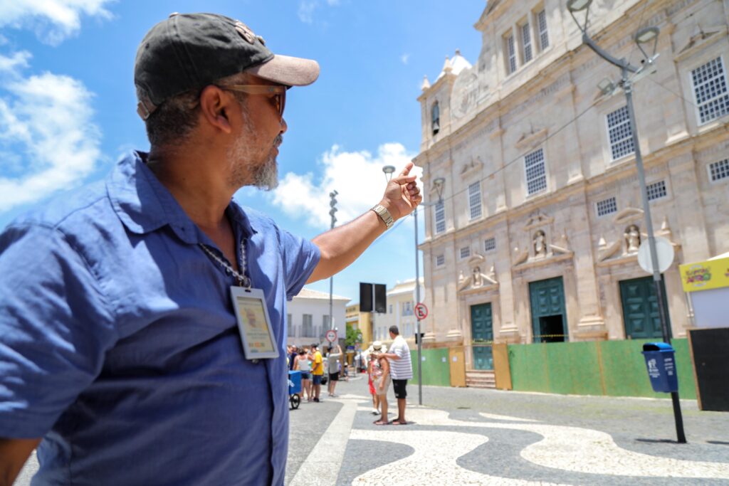 Guias de turismo auxiliam visitantes a aproveitar Salvador ao máximo – Secretaria de Comunicação