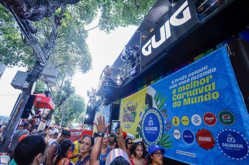 Guig Ghetto completa 20 anos de folia em trio sem cordas no Circuito Osmar – Secretaria de Comunicação