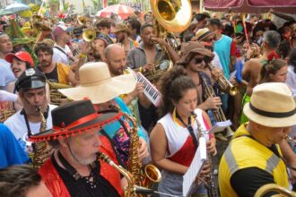 Mais de 80 blocos desfilam no Rio no fim de semana antes do carnaval