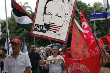 Manifestação no Rio pede liberdade para Julian Assange