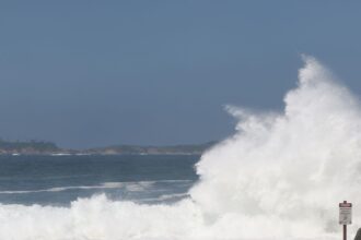 Marinha emite aviso de ressaca do mar com ondas de 2,5m no Rio