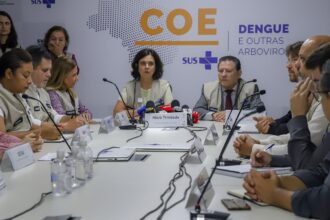 Ministério da Saúde estuda ampliar oferta da vacina contra dengue