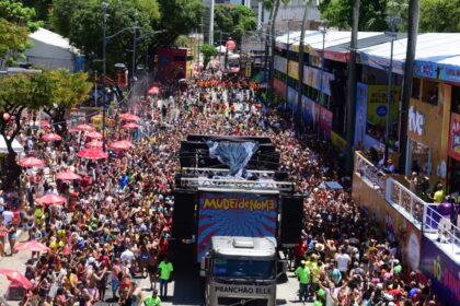 Mudei de Nome lembra sucessos do Carnaval em trio sem cordas no Circuito Osmar – Secretaria de Comunicação