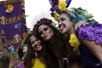 No bloco Me Enterra na Quarta, foliões negam fim do carnaval do Rio