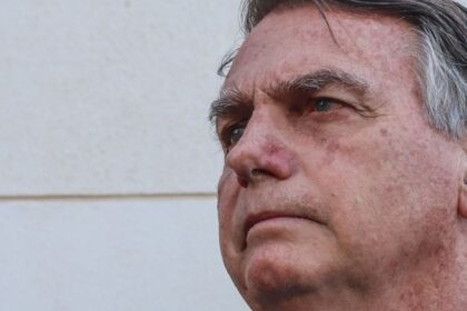 Ordem do STF determina que Bolsonaro entregue passaporte à Justiça 