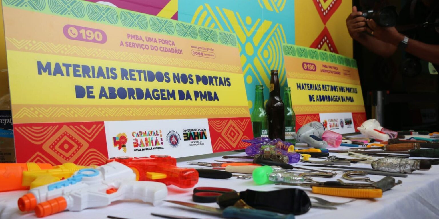 Polícia Militar recolhe pistolas de água no carnaval em Salvador