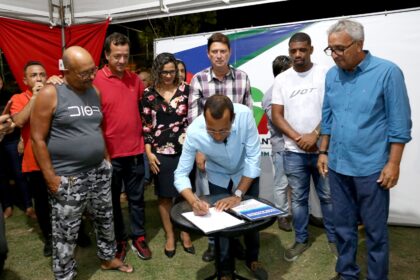 Prefeitura de Santo Antônio de Jesus realizou assinatura de ordem de serviço para pavimentação de ruas no entorno do Clube dos 1000 – Prefeitura de Santo Antônio de Jesus - BA