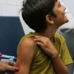 Rio inicia vacinação de crianças de 10 anos contra a dengue