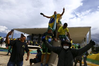 STF condena mais 15 réus por atos de 8 de janeiro