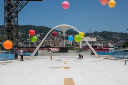 Sambódromo do Rio completa 40 anos com evolução de desfiles