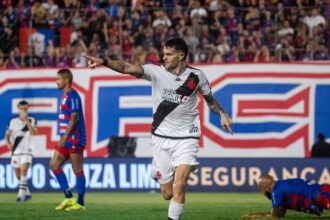 Vasco supera Marcílio Dias por 3 a 1 para avançar na Copa do Brasil