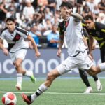 Vasco vira sobre Botafogo e entra no G4 do Cariocão