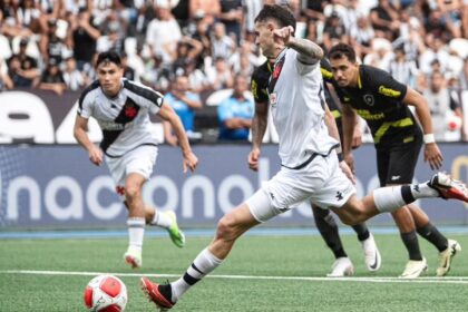 Vasco vira sobre Botafogo e entra no G4 do Cariocão