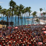 baianos e turistas aproveitam Arrastão da Quarta de Cinzas – Secretaria de Comunicação