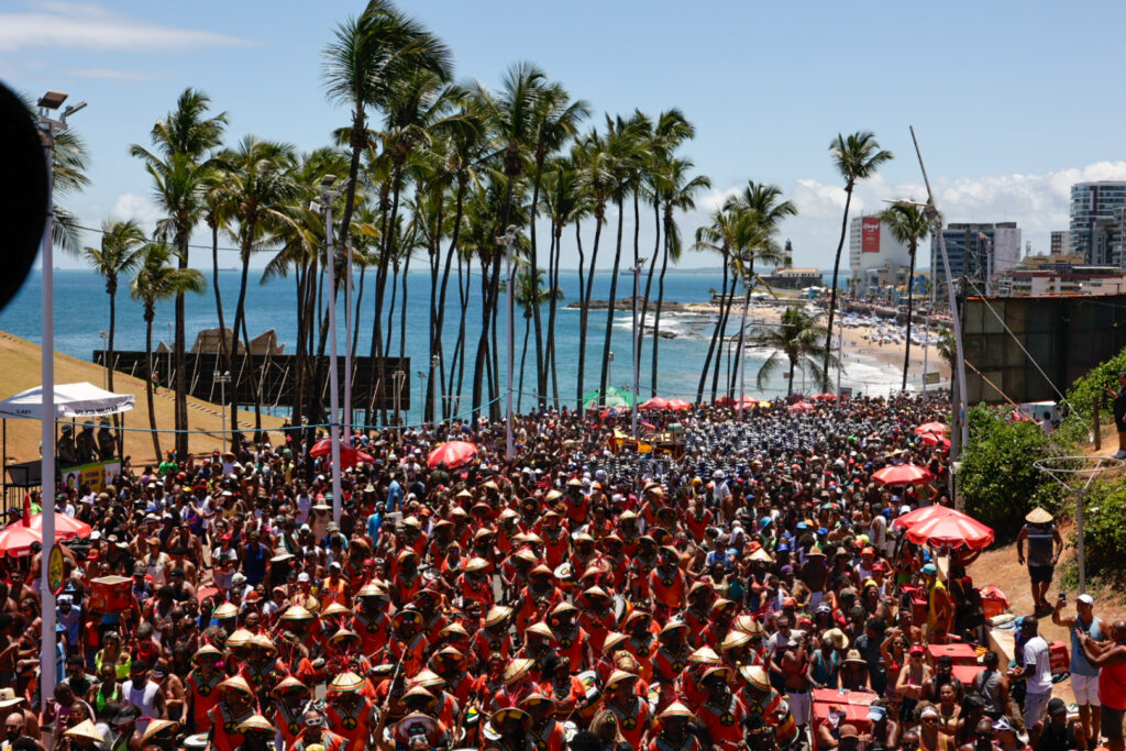 baianos e turistas aproveitam Arrastão da Quarta de Cinzas – Secretaria de Comunicação