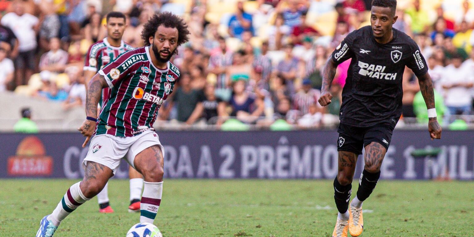 Botafogo faz clássico com Fluminense para buscar classificação