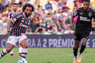 Botafogo faz clássico com Fluminense para buscar classificação