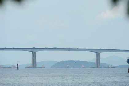 Com fluxo diário de 150 mil veículos, Ponte Rio-Niterói faz 50 anos