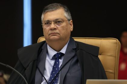 Dino rejeita recurso de Bolsonaro contra multa aplicada pelo TSE