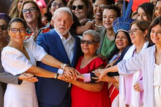 Direitos das mulheres são conquista, não concessão, diz Lula