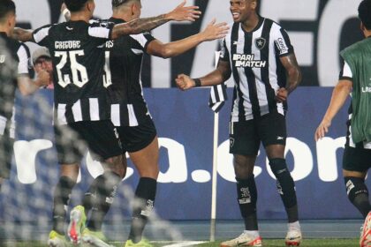 Júnior Santos comanda Botafogo em vitória sobre o Bragantino