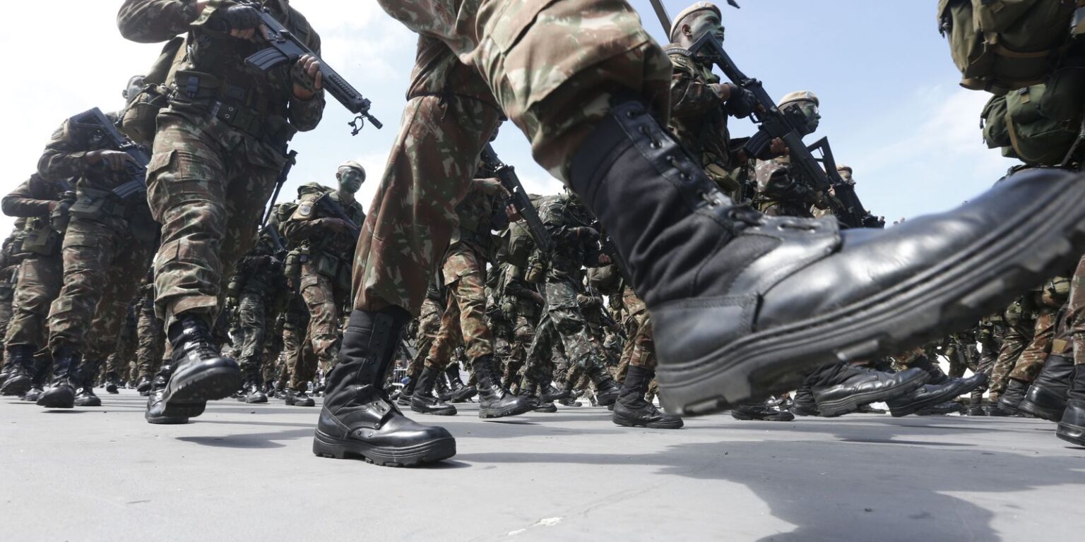 Pesquisadores apontam desgaste na imagem de militares após ações da PF