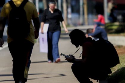 Um em cinco jovens brasileiros de 15 a 29 anos não estuda nem trabalha