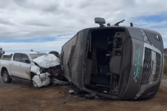 Batida entre micro-ônibus e caminhonete na BR-242 deixa 20 feridos em Barreiras — Sociedade Online