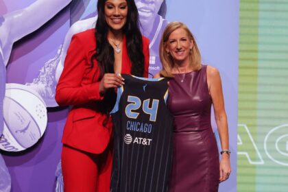 Pivô da seleção brasileira é terceira escolha do Draft da WNBA