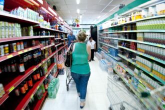 Planos de saúde, tomate e cebola influenciam inflação de março