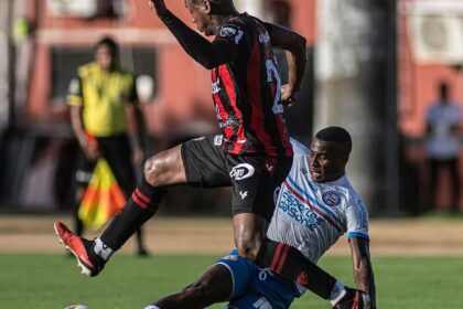 Vitória faz 3 a 2 de virada sobre Bahia em 1º jogo da final do Baianão