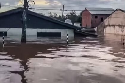 Nível da água não baixa e mais bairros de Porto Alegre ficam alagados