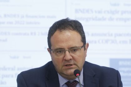 RS vai pedir linha de crédito para reconstrução, diz diretor do BNDES