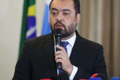 Relator do TRE-RJ vota pela cassação de Cláudio Castro e vice