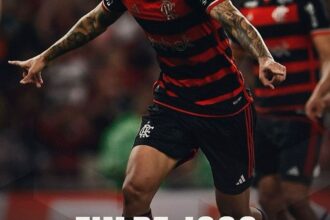 Flamengo bate Flu com gol de pênalti e segue líder do Brasileirão