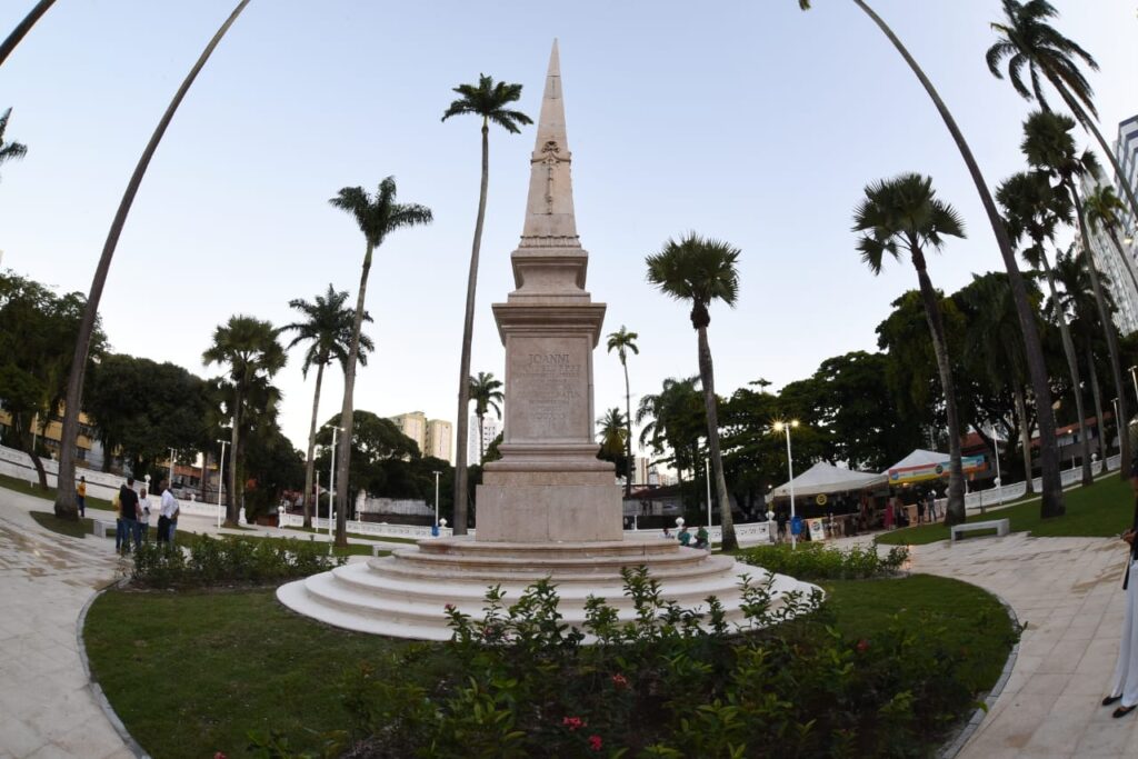 Parte da história de Salvador, Praça da Aclamação é entregue restaurada pela Prefeitura com monumentos recuperados