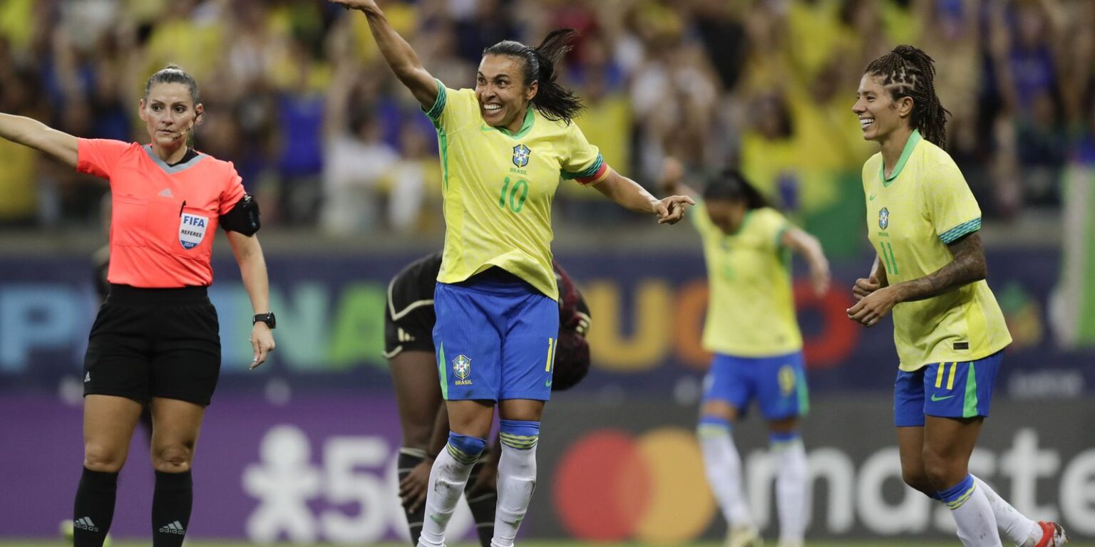 Renovada, seleção feminina goleia Jamaica na Arena Pernambuco