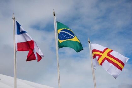 SAJ: Prefeitura realizou hasteamento da bandeira e desfile cívico em homenagem aos 144 anos de emancipação política de SAJ – Prefeitura de Santo Antônio de Jesus - BA