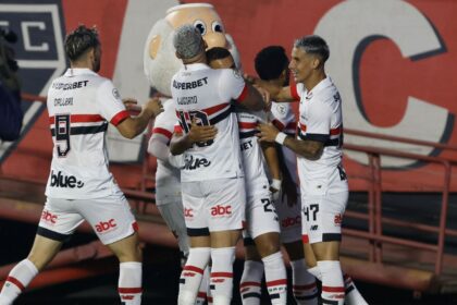 São Paulo derrota Criciúma para assumir 7ª posição do Brasileiro