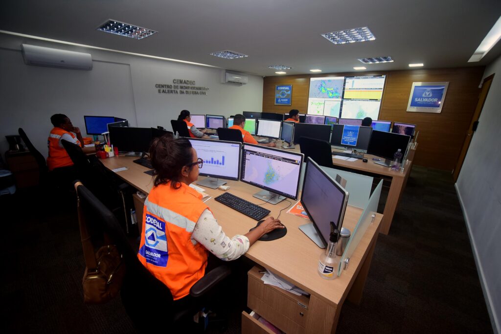 Tecnologia do Cemadec auxilia no monitoramento meteorológico e na prevenção de ocorrências em Salvador – Secretaria de Comunicação