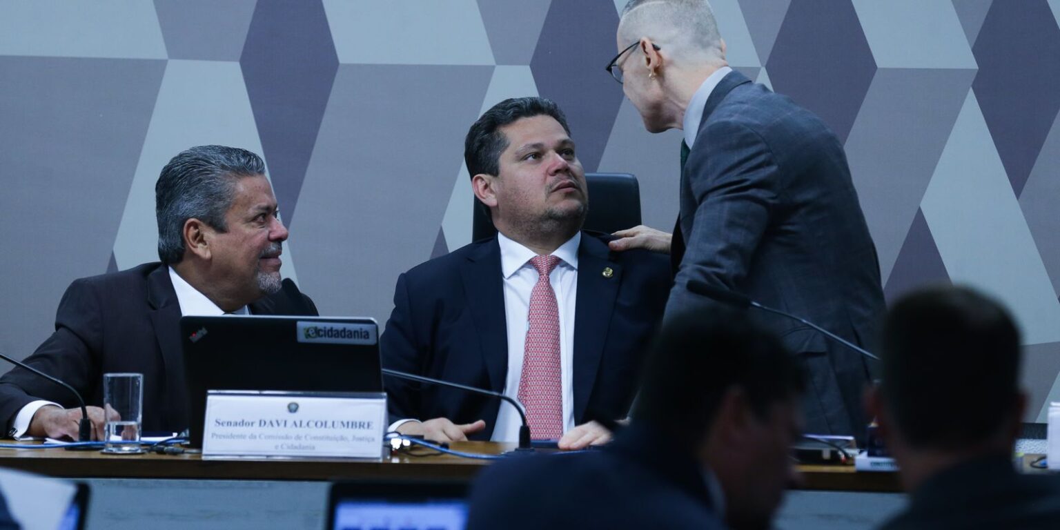 PEC que anistia partidos só deve ser votada em agosto no Senado