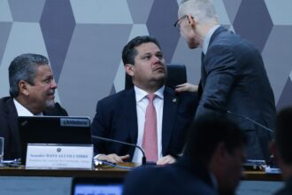 PEC que anistia partidos só deve ser votada em agosto no Senado