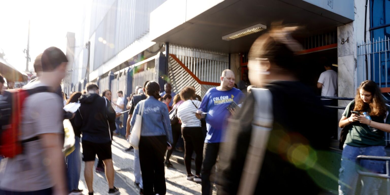 À espera do gabarito, candidatos e professores avaliam provas do CNU