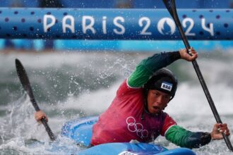 Olimpíada de Paris: Ana Sátila e Pepê avançam no caiaque cross