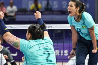 Seleção feminina de vôlei sentado vence a segunda em Paris