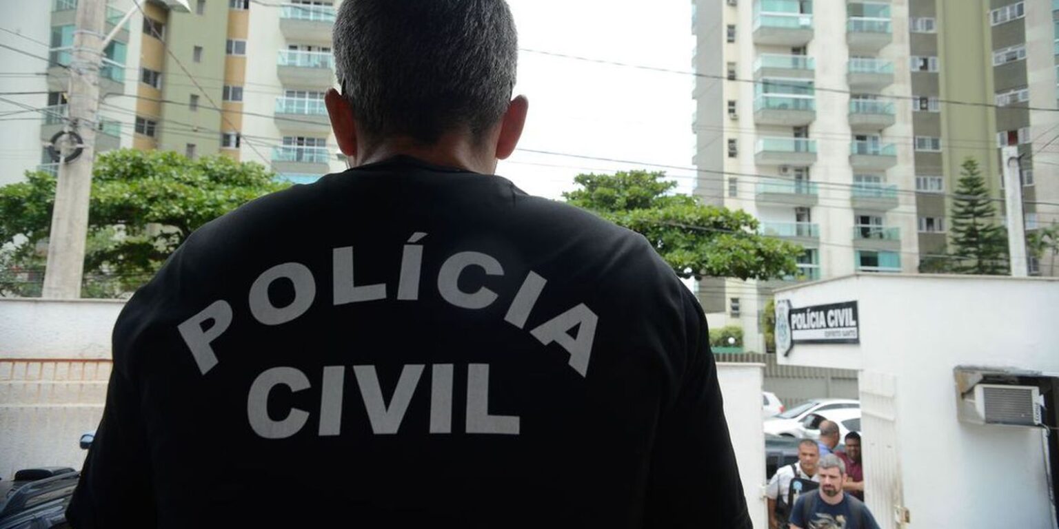 Policiais fazem ação contra roubos de cargas de cigarro no Rio