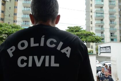 Policiais fazem ação contra roubos de cargas de cigarro no Rio