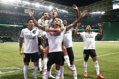 Brasileiro: Botafogo vence Palmeiras por e 3 a 1 e reassume liderança