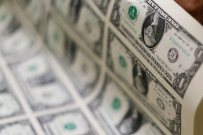 Dólar fecha a R$ 6,26 com incertezas sobre pacote e decisão do Fed